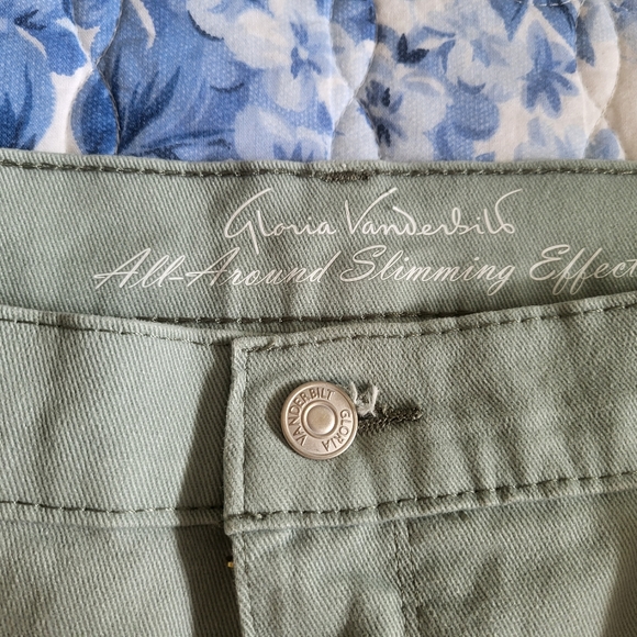 NWT Gloria Vanderbilt Amanda Plus Size Capris - Picture 5 of 12